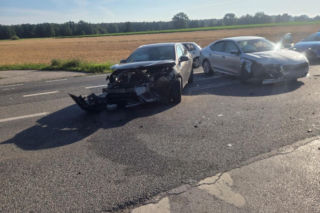 Spotkanie kobiet na skrzyżowaniu. Dwie kierujące trafiły do szpitala