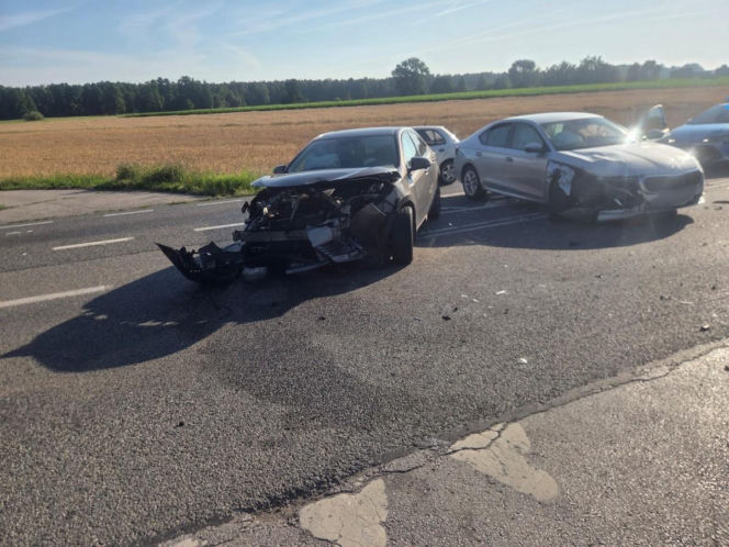 Spotkanie kobiet na skrzyżowaniu. Dwie kierujące trafiły do szpitala