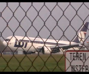Awaryjne lądowanie Boeinga 767 na Okęciu - NOWE ZDJĘCIA