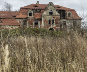 NAZI-ZOMBIE STRASZĄ MIESZKAŃCÓW.