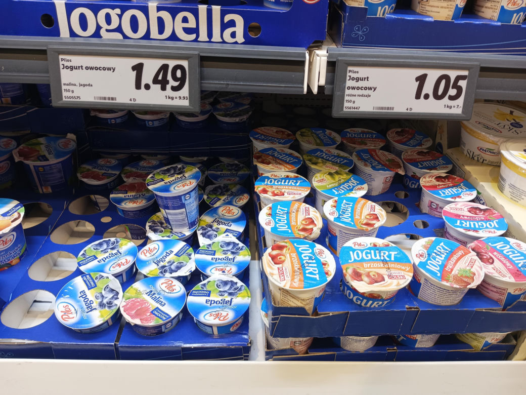 Porównaliśmy ceny w polskim i niemieckim markecie. Gdzie zarobimy tańsze zakupy na Wielkanoc? 