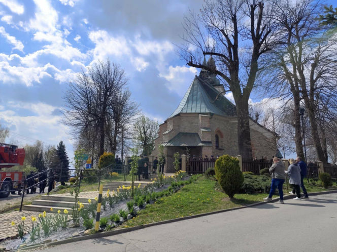 Druh Bogdan uderzył w słup jadąc do pożaru traw. Słowa księdza podczas pogrzebu wyciskają łzy