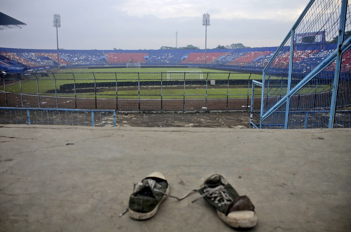 Indonezja. 130 osób nie żyje, wielu rannych. Dantejskie sceny na meczu