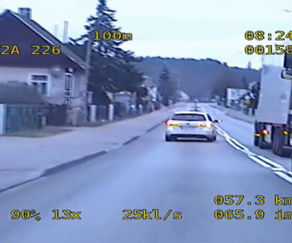Suchowola. Kierowca volkswagena wyprzedzał dwa tiry na podwójnej ciągłej