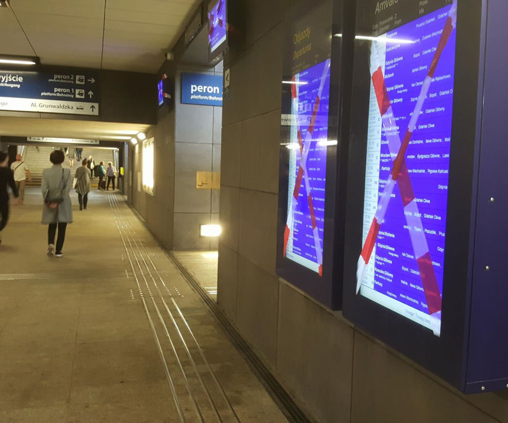 Pasażerowie gubią się na peronach, a System Informacji Pasażerskiej na dworcu we Wrzeszczu nadal nie działa.
