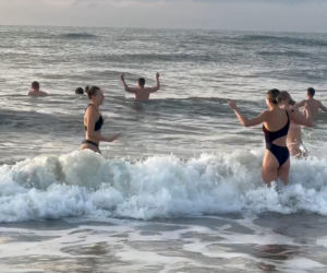 Natalia Bukowiecka i spółka w wodzie