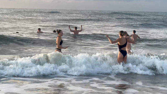 Natalia Bukowiecka i spółka w wodzie