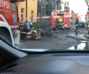 Policjanci uratowali staruszkę z pożaru 