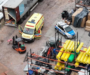 Potworny wypadek pod Warszawą. Pracownika przygniotło okno. Jego serce się zatrzymało