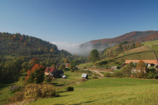 To jedna z najmniejszych wsi w woj. małopolskim. Mieszka w niej zaledwie 40 osób