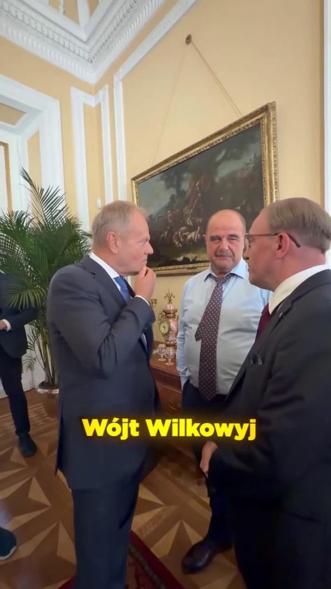 Artur Barciś chciał sprawdzić czy Tusk nosi perukę