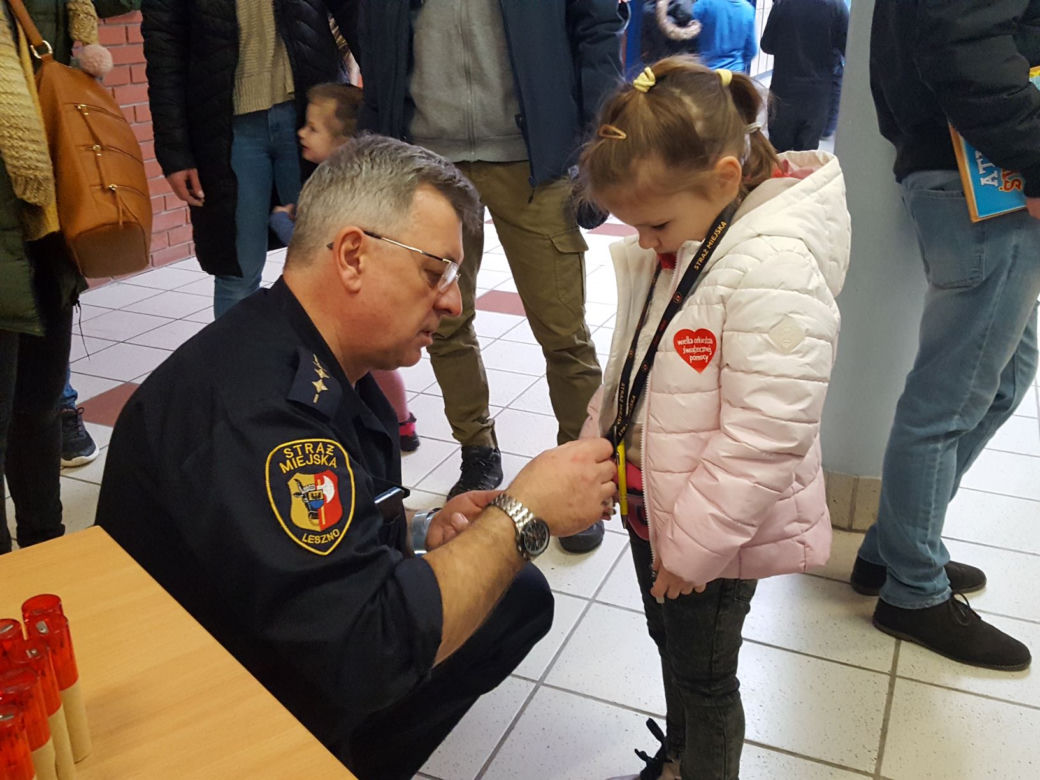 Grali dla WOŚP w szkole i przed nią. Festyn Rodzinny w Szkole Podstawowej nr 13 w Lesznie