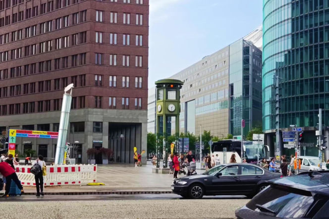Zegar z sygnalizatorem na Potsdamer Platz