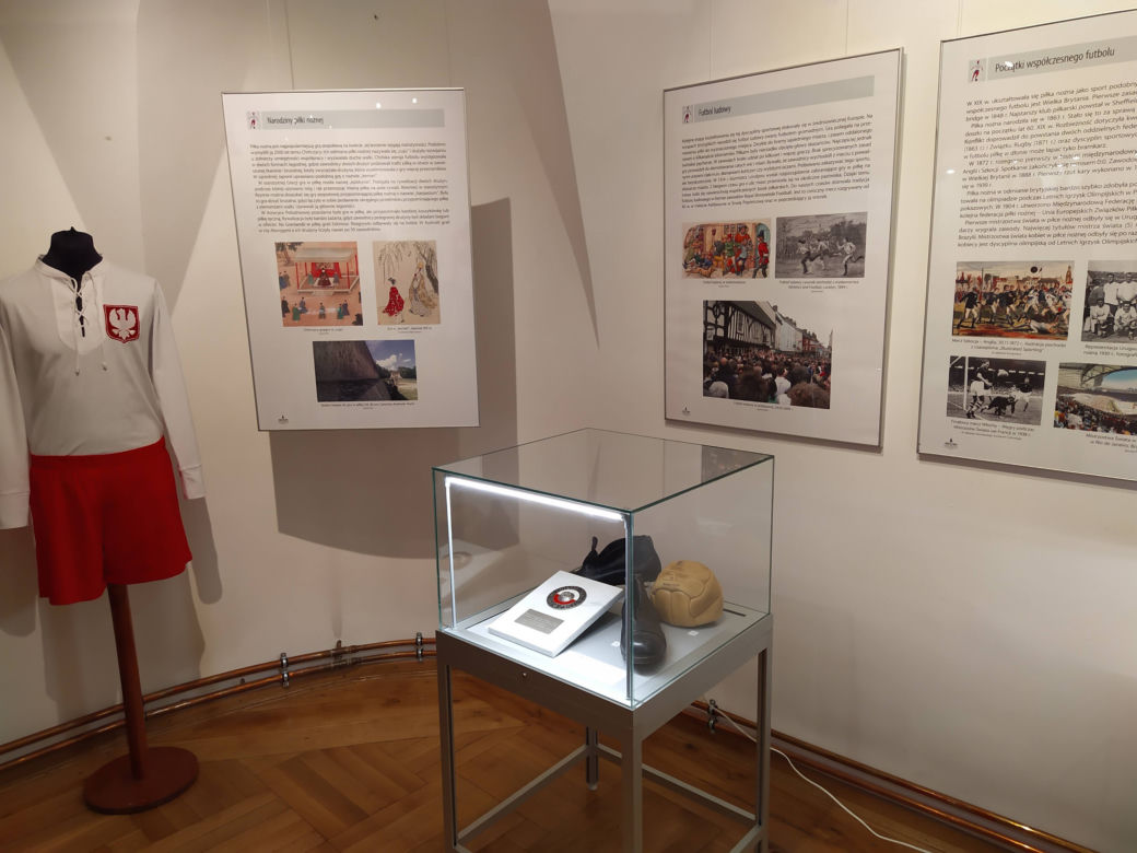 Zdjęcia z otwarcia wystawy o historii piłki nożnej w siedleckim Muzeum Regionalnym