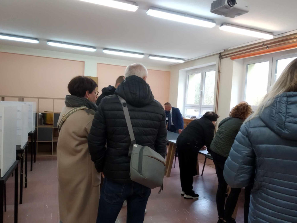 Wybory 2023. Sprawdź, ile osób pojawiło się w łódzkich lokalach wyborczych