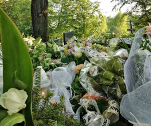 Tarnów. Ostatnie pożegnanie Karoliny Bojarskiej. Grobowiec utonął w kwiatach 