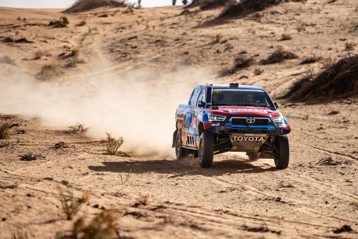 Kuba Przygoński i Toyota Hilux 