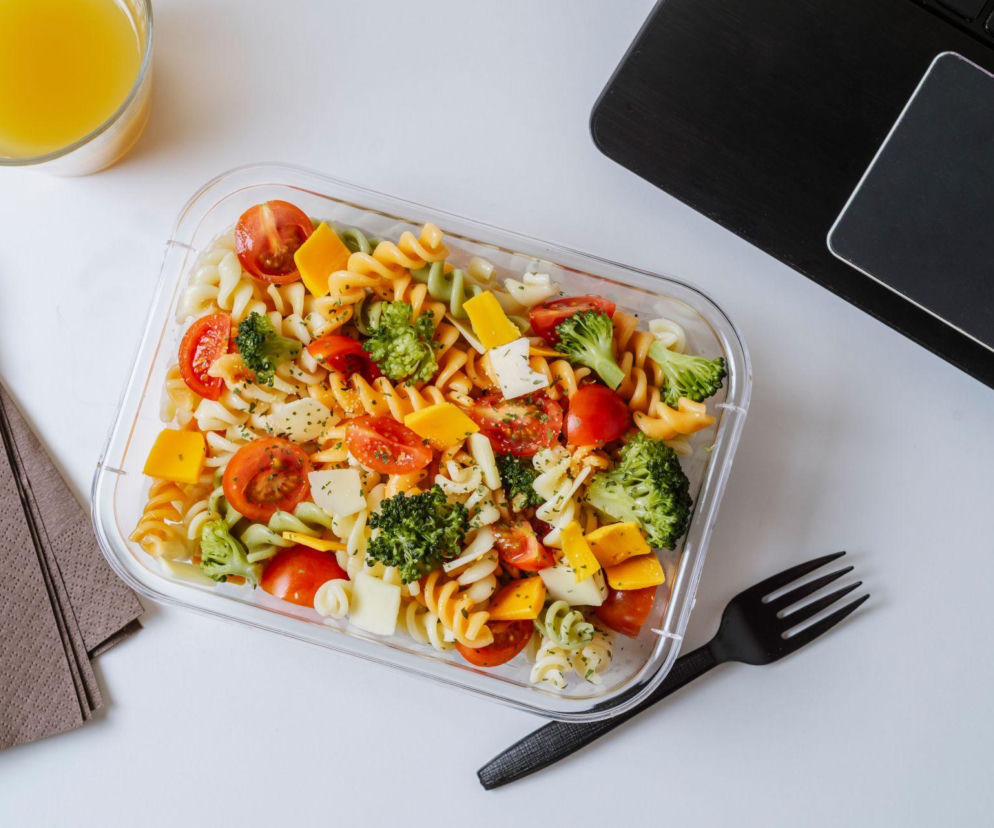 Makaron do lunchboxa wychodzi suchy albo rozciapciany? Ten błąd robi większość osób