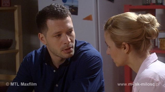 M jak miłość odc. 998. Małgosia (Joanna Koroniewska), Tomek (Andrzej Młynarczyk)