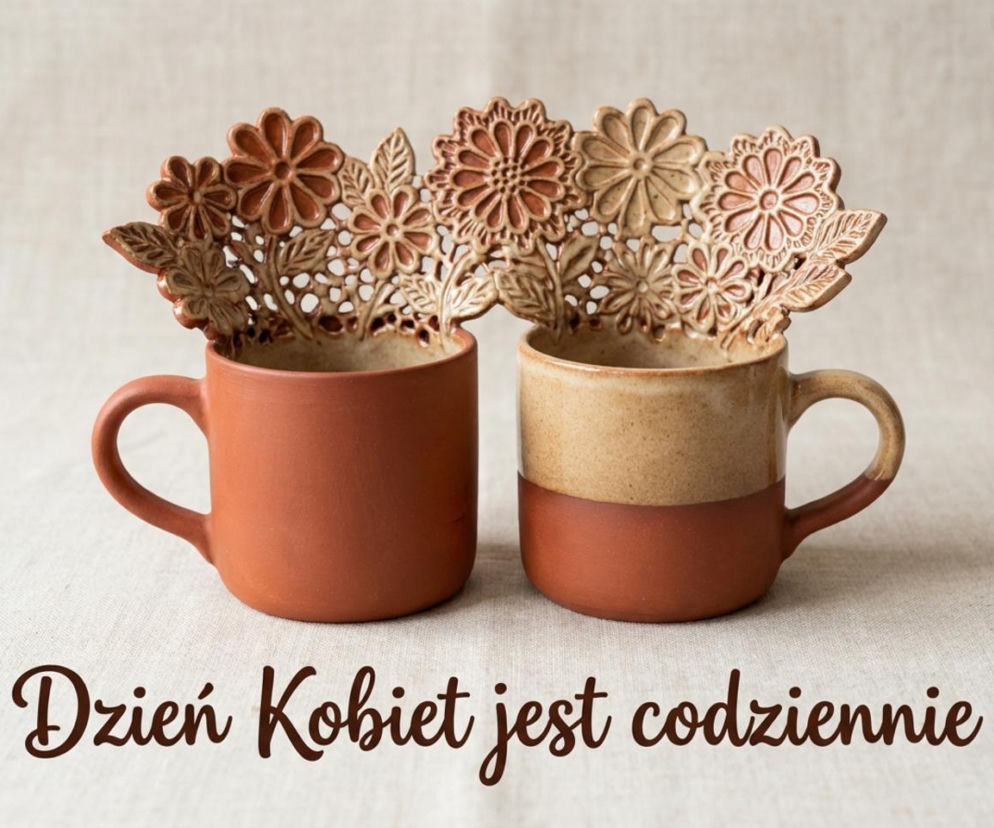 Filiżanki z kwiatowym wzorem na Dzień Kobiet