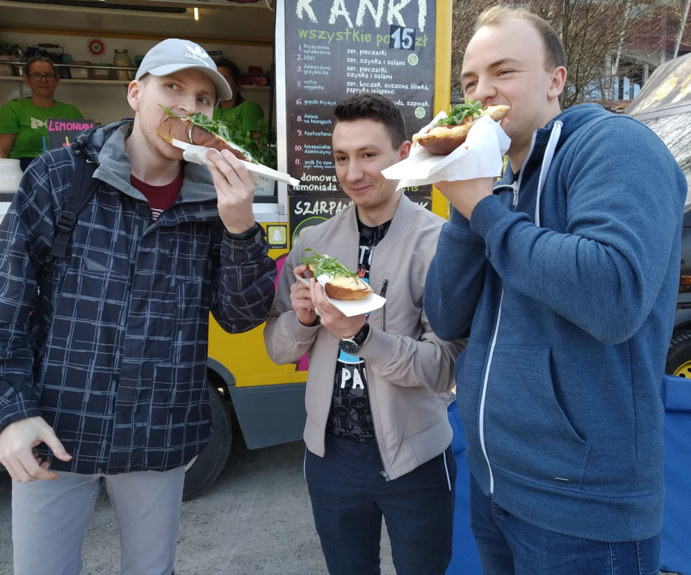 Food trucki rozpoczynają w Warszawie sezon!