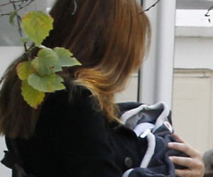 Carla Bruni z córeczką Giulią wyszły ze szpitala