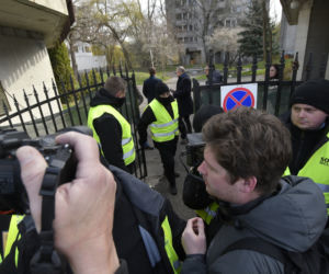 Warszawa przejmuje Szpiegowo. Miasto weszło na teren z komornikiem