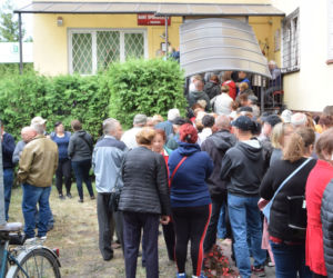Przez plotkę wyczyścili bank z pieniędzy