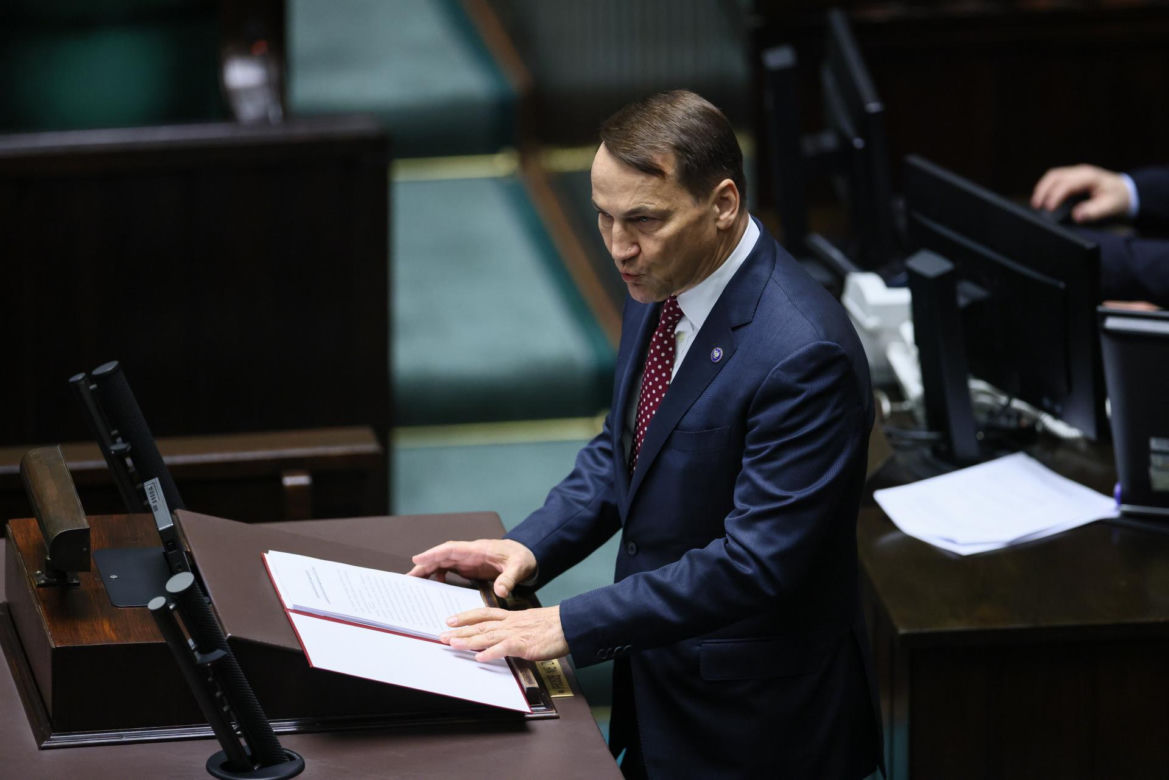 Pustki w Sejmie, Sikorski przemawia, ale PiS-u brak