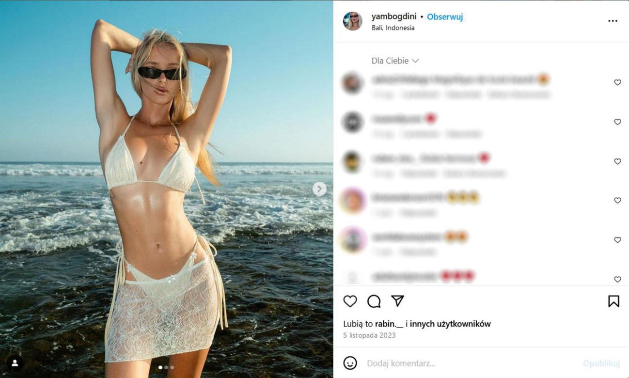 Pokazała nagie piersi Putinowi! Modelka poszukiwana po demonstracji pod Kremlem