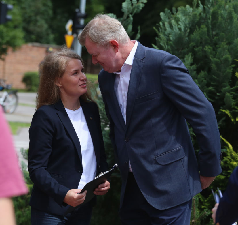 Nowa komendant straży miejskiej wywalczyła podwyżki! Trzaskowski sypnął groszem