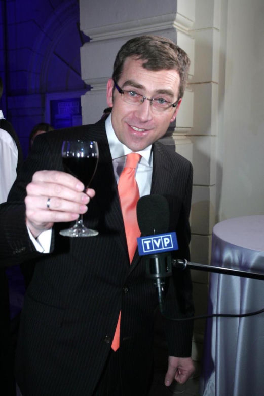 Maciej Orłoś już w tym tygodniu ma wrócić do Teleexpressu. Tak zmieniał się przez lata