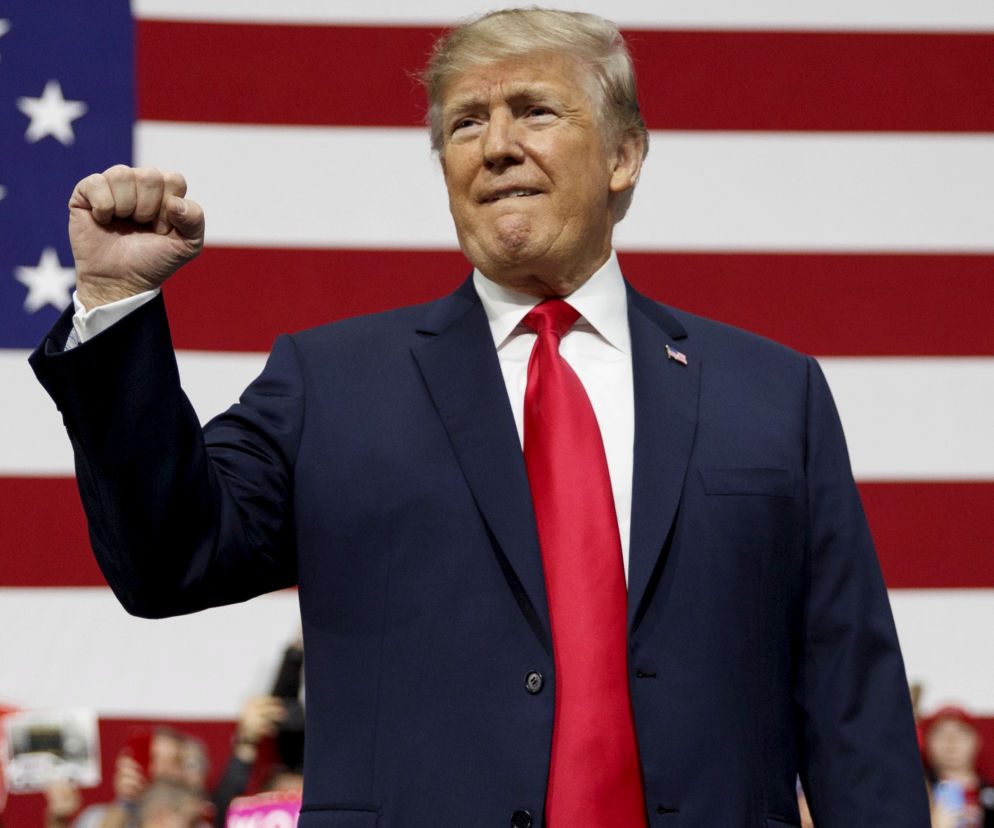 TRUMP POZYWA GWIAZDĘ PORNO