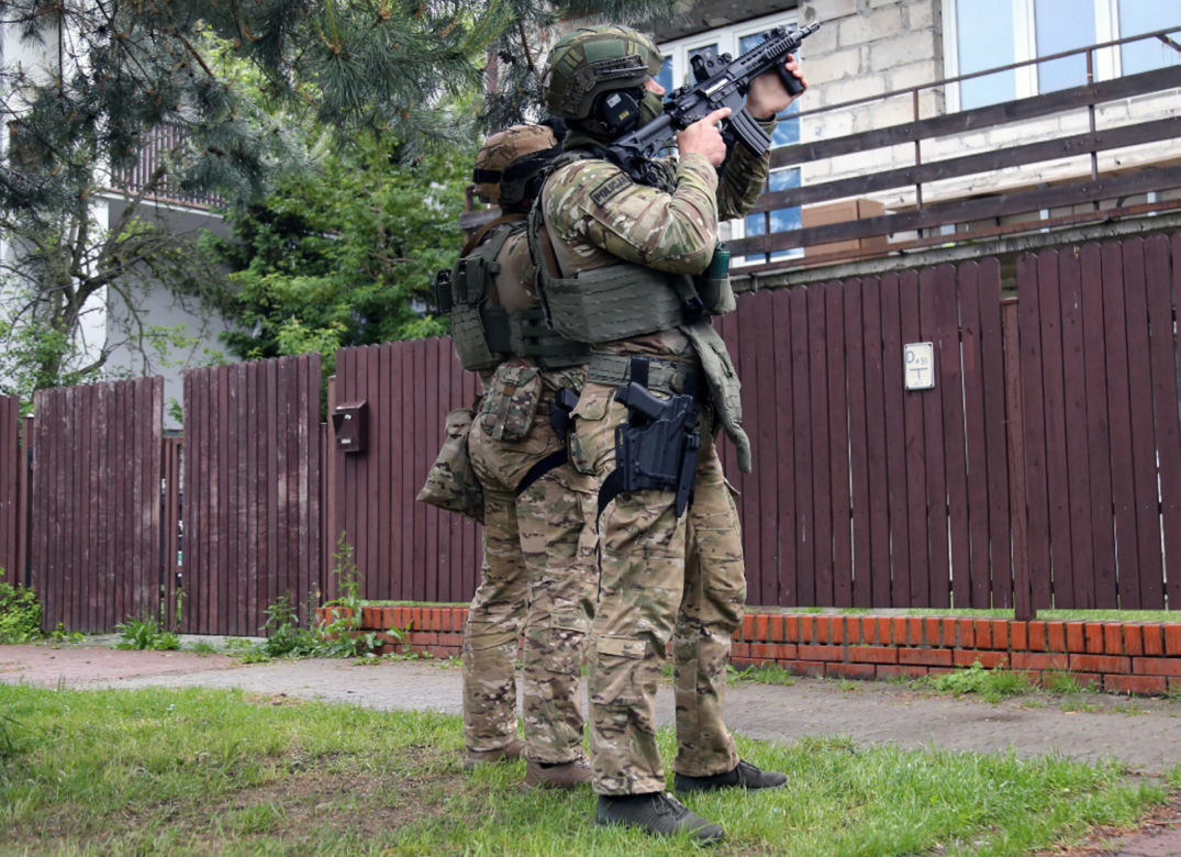 Policja zatrzymała poszukiwanego listem gończym 27-latka. To brat zabójcy z Nowego Światu?