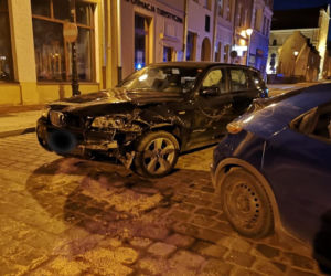 Wariacki, nocny rajd w Grudziądzu. Kierująca BMW wjechała do... domu towarowego