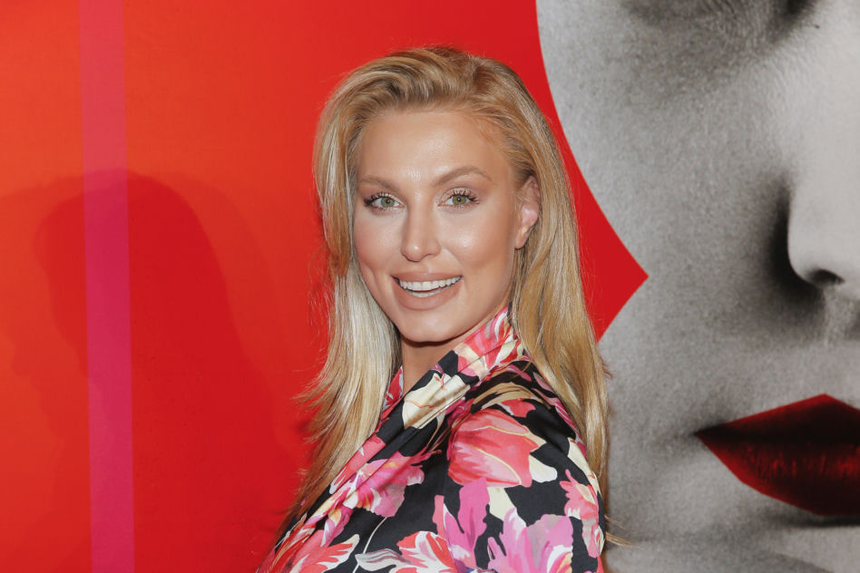 Seksowna prezenterka TVP Info Karolina Pajączkowska na premierze filmu o Kalinie Jędrusik 
