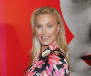 Seksowna prezenterka TVP Info Karolina Pajączkowska na premierze filmu o Kalinie Jędrusik 