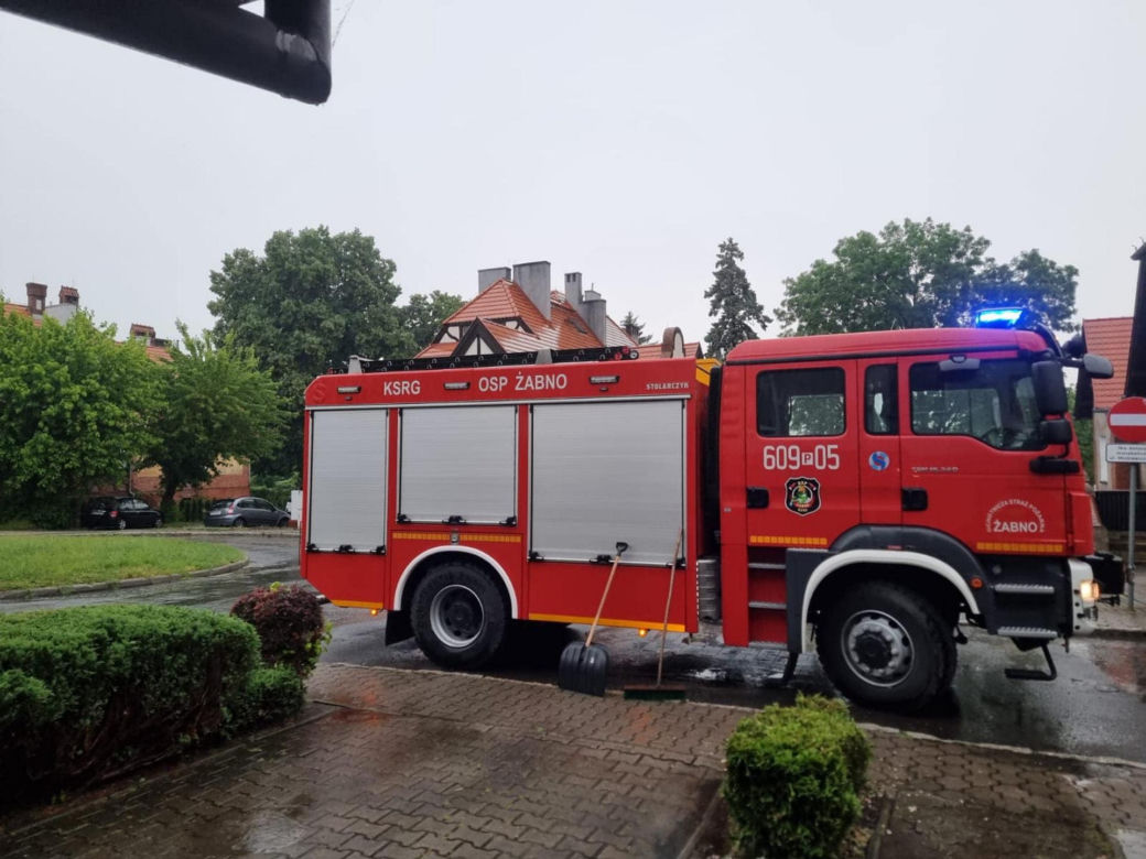 Potężna ulewa nad Śremem! Miasto zalane. Strażacy walczą z żywiołem [ZDJĘCIA]. 
