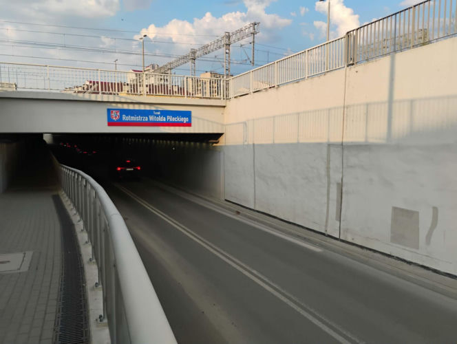 Bród i smród w tunelu pod torami w Siedlcach