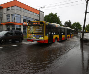 Ulice Warszawy popłynęły po ulewie