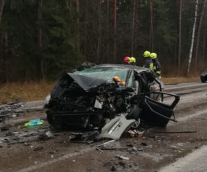 Czołowe zderzenie na Podlasiu. 5 osób rannych [ZDJĘCIA]