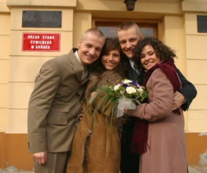 M jak miłość. Paweł (Rafał Mroczek), Kinga (Katarzyna Cichopek), Piotrek (Marcin Mroczek), Anka (Weronika Rosati)