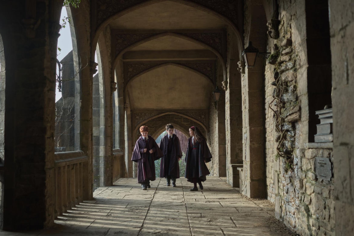 Alastair Stout jako Ron Weasley, Dominic McLaughlin jako Harry Potter, Arabella Stanton jako Hermiona Granger