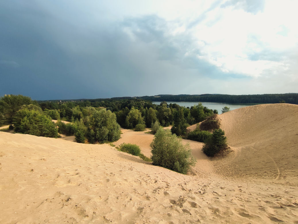 Stare Juchy jak Abu Zabi? Piaskowa góra na Mazurach przypomina egzotyczną pustynię [ZDJĘCIA]