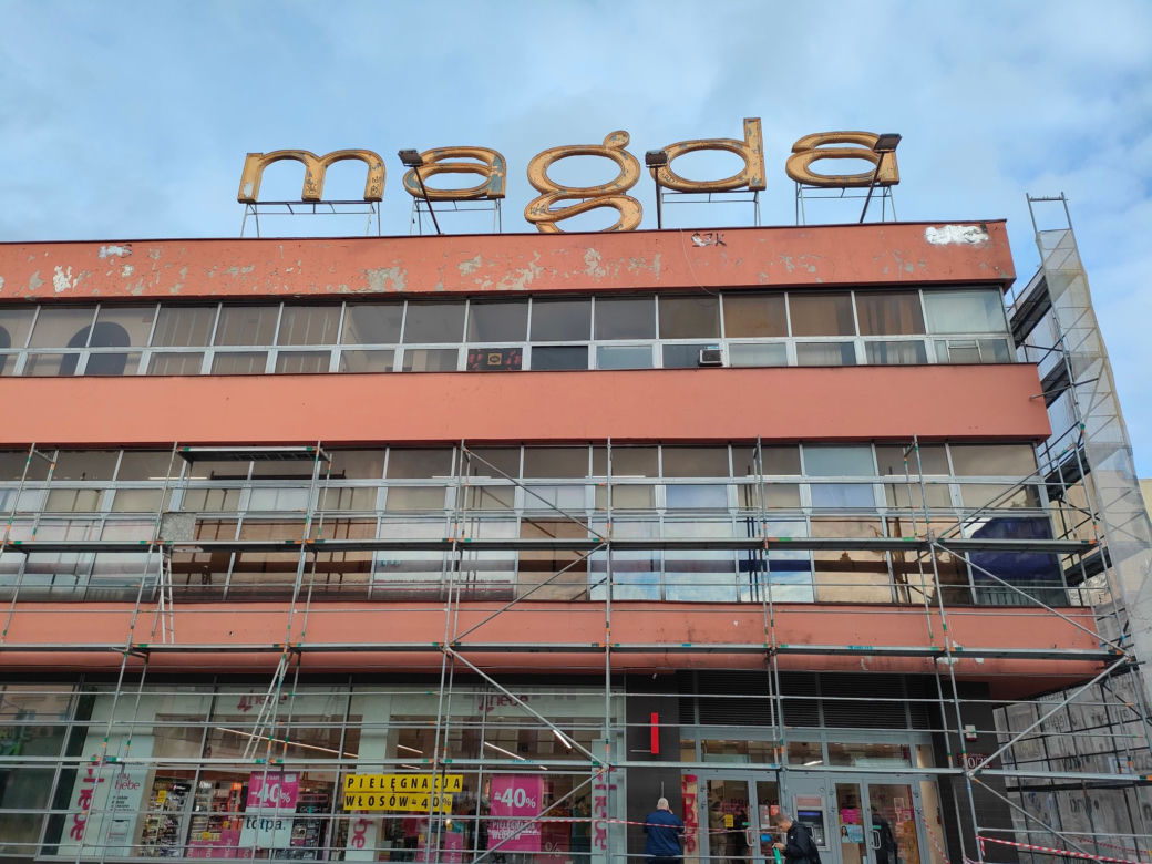 Budynek w centrum Łodzi doczeka się remontu. „Magda” zmieni swój wygląd