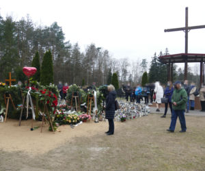 Pielgrzymują do grobu Krawczyka