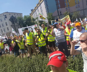 Górnicy protestują przed siedzibą PiS