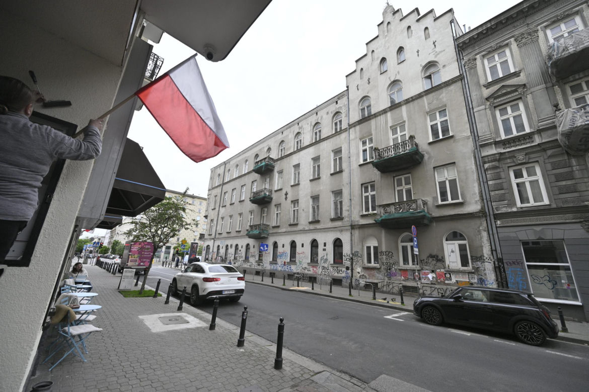 „To co robi miasto, to skandal”. Warszawa sprzedaje zabytkową kamienicę w centrum za grube miliony