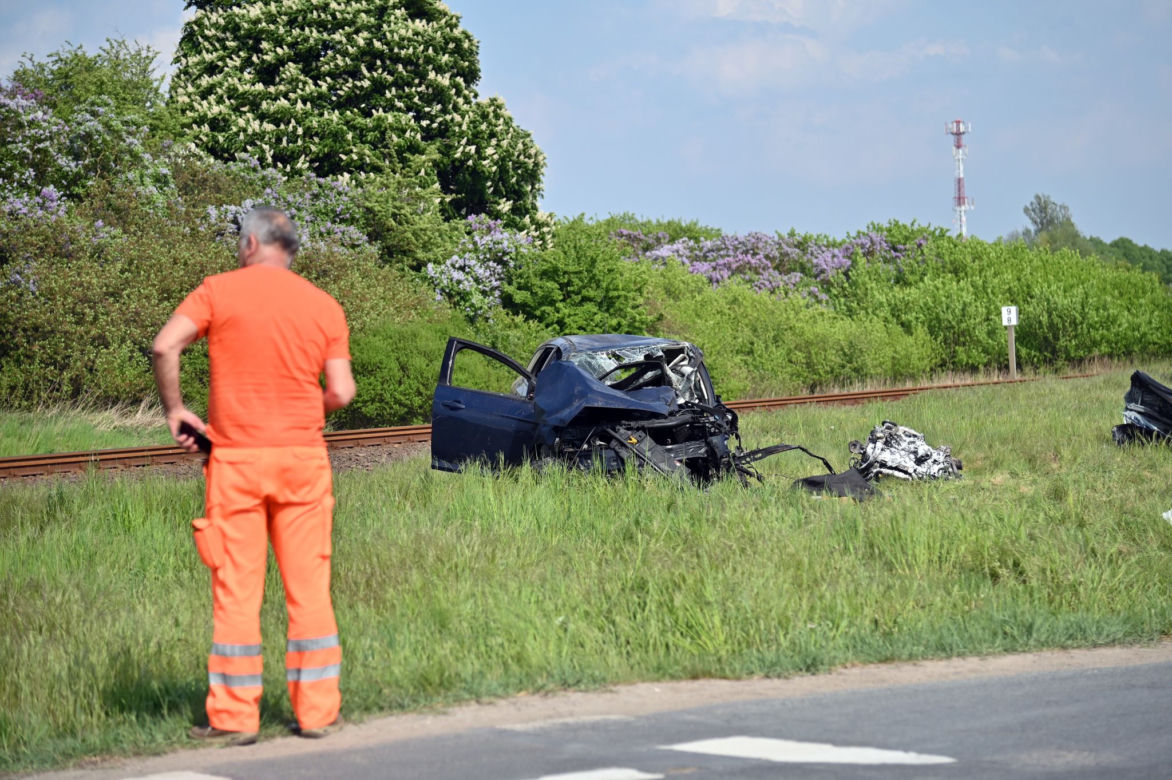 Wypadek na przejeździe kolejowym w Stobnie