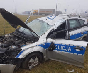 Policjanci ROZBILI radiowóz na autostradzie. Dwie osoby w szpitalu